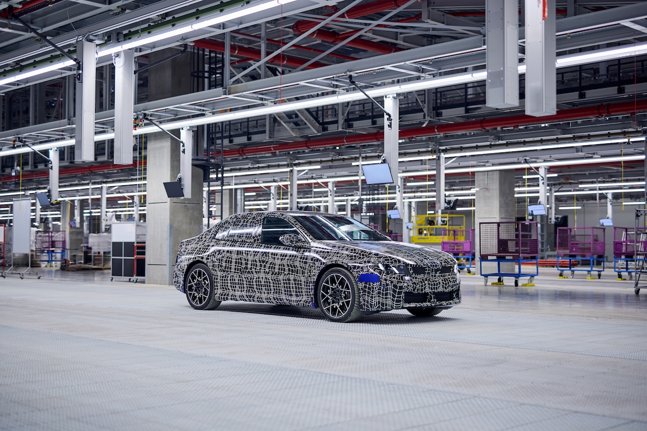 P90629350_highRes_camouflaged-pre-seri